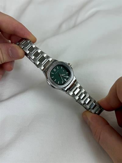 Woman 84 Vivaldi Green Screen Vintage Wristhwatch VV