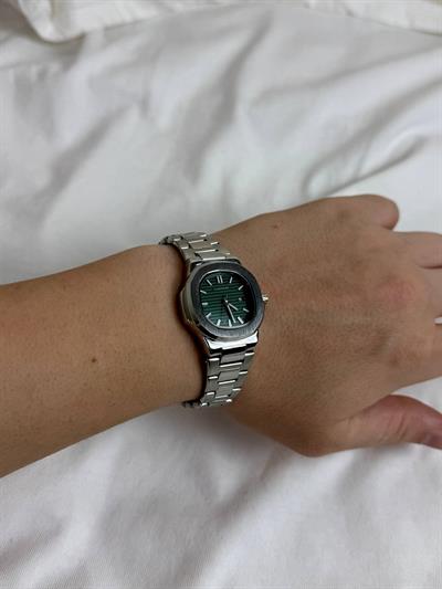 Woman 84 Vivaldi Green Screen Vintage Wristhwatch VV
