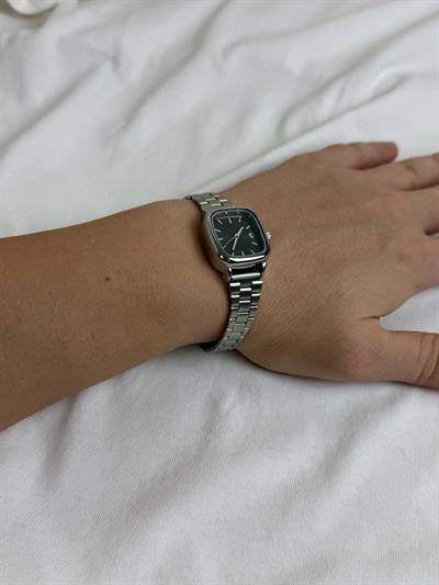 Woman Black Ace Vintage Wristhwatch VV