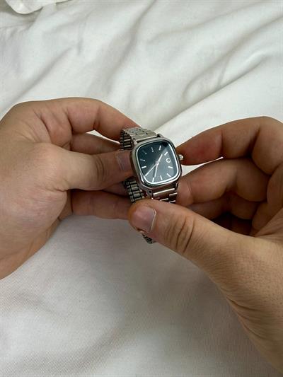 Woman Black Ace Vintage Wristhwatch VV
