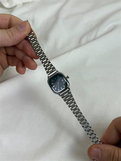 Woman Black Ace Vintage Wristhwatch VV