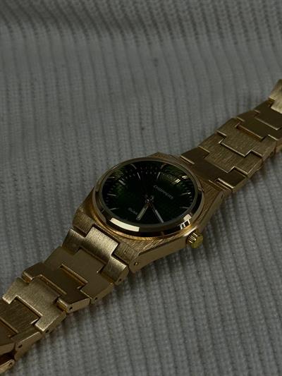 Woman Green Screen Gold Cord Vintage Wristhwatch