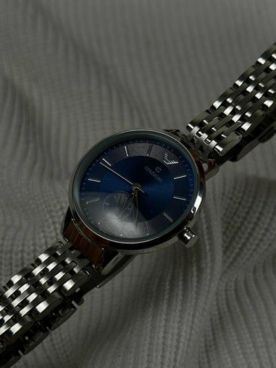 Woman Navy Blue Screen Vintage Wristhwatch