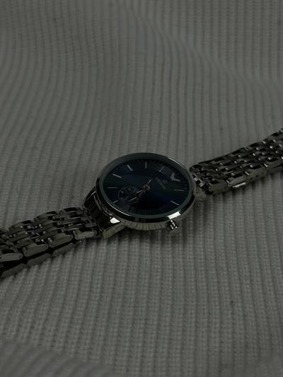 Woman Navy Blue Screen Vintage Wristhwatch