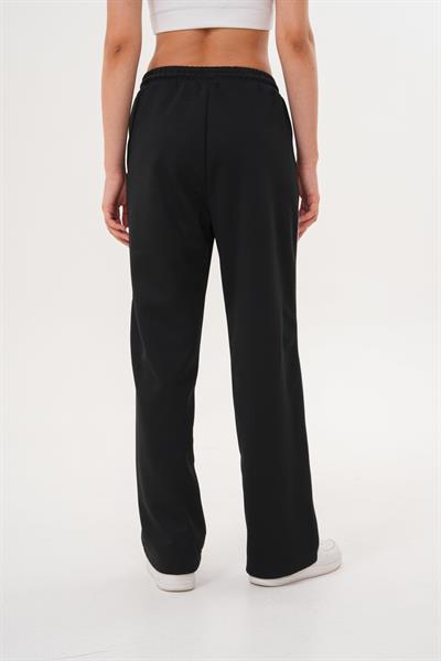 Basics&More Kadın Siyah Tam Fermuarlı Şeritli Eşofman Takımı – Rahat ve Şık Spor Stil