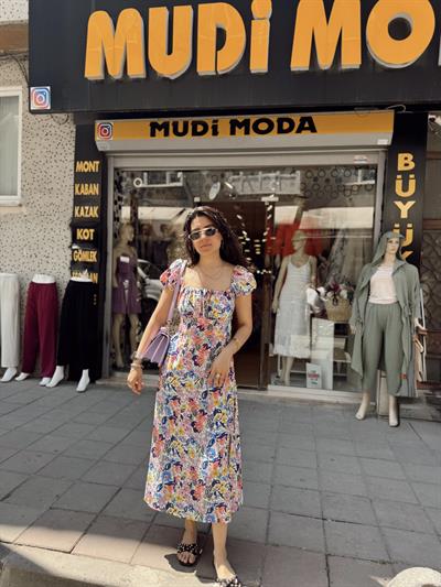 Çiçekli elbise