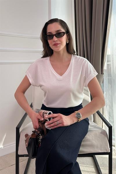 Basic V Yaka T-Shirt - BEYAZ