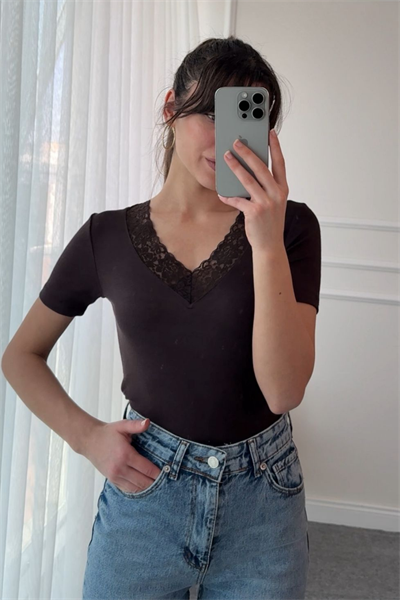 Dantel Detaylı T-shirt - KAHVERENGİ