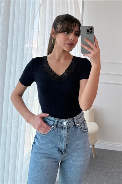 Dantel Detaylı T-shirt - SİYAH