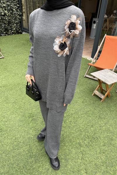 Aksesuarlı Triko Takım Füme