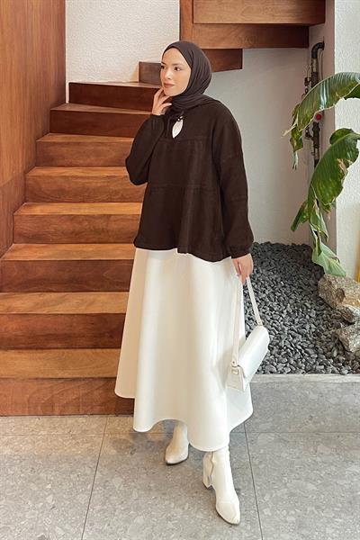 Yakası Bağcıklı Triko Kazak Acı Kahverengi