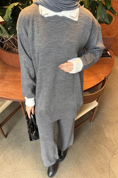 Yakası Taşlı Triko Takım Gri