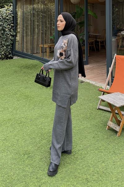 Aksesuarlı Triko Takım Füme