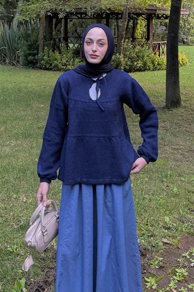 Yakası Bağcıklı Triko Kazak Lacivert