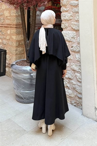 Pelerin Detaylı Elbise Siyah