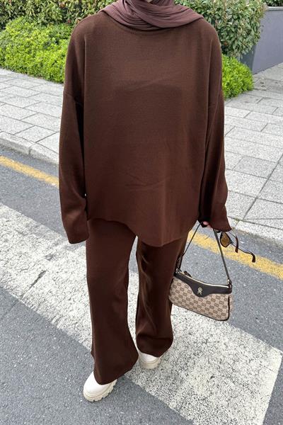 Asimetrik Bisiklet Yaka Triko Takım Acı Kahverengi