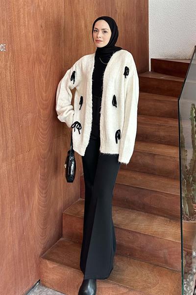 Fiyonk Detaylı Hırka Krem