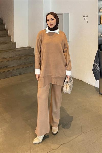 Yakası Taşlı Triko Takım Camel