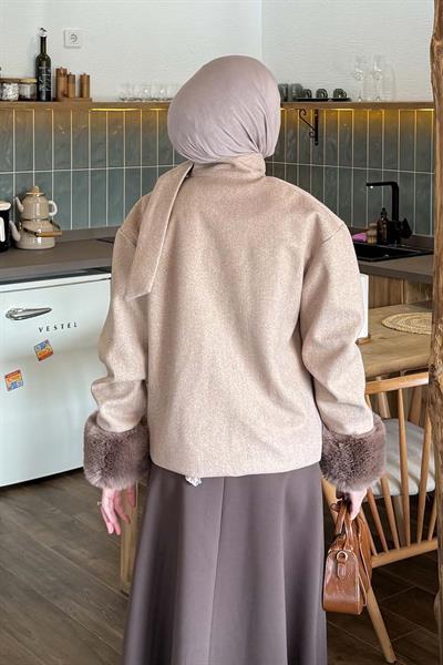 Kol Kürk Detaylı Kaban Sütlü Kahve