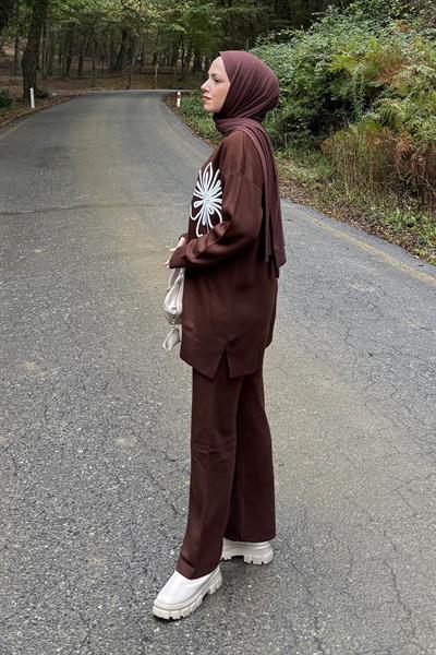 Çiçek Detaylı Triko Takım Acı Kahverengi