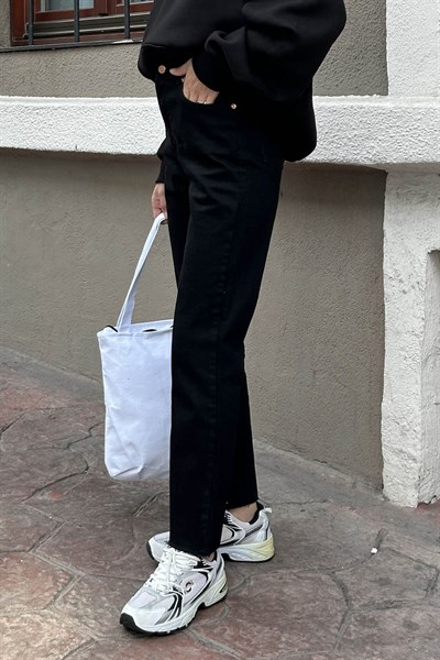 Kesik Paça Fit Jean Siyah