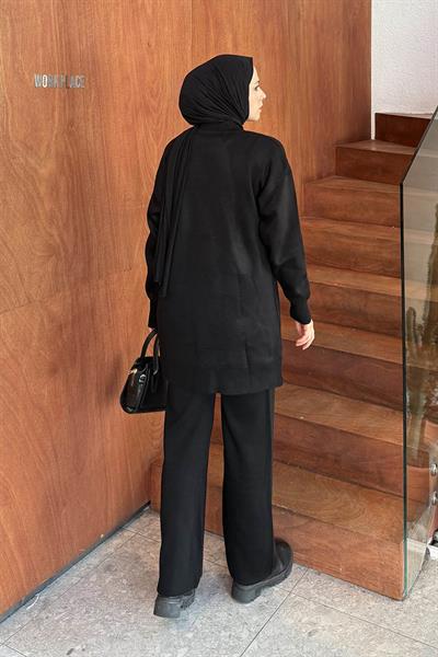 Çiçek Aksesuarlı Triko Takım Siyah