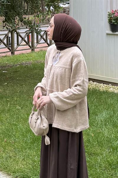 Yakası Bağcıklı Triko Kazak Bej
