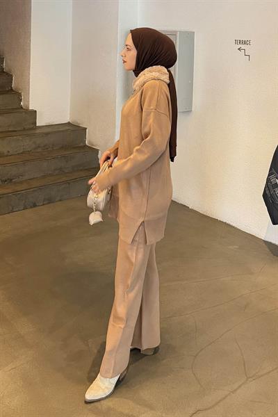 Peluş Yaka Triko Takım Camel