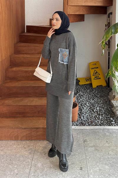 Cep Detaylı Triko Takım Füme