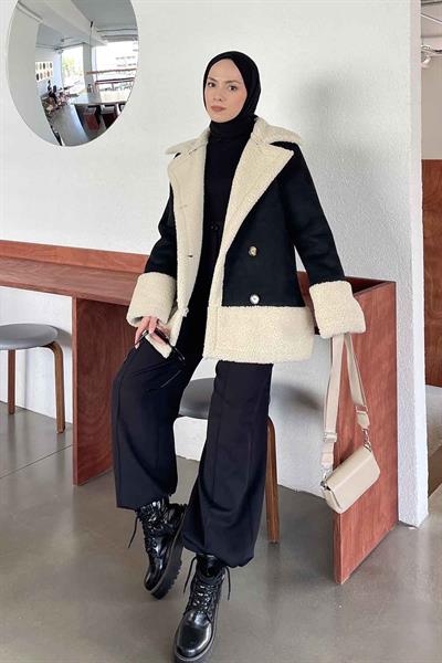 Önü Boydan Düğmeli Kürklü Mont Siyah