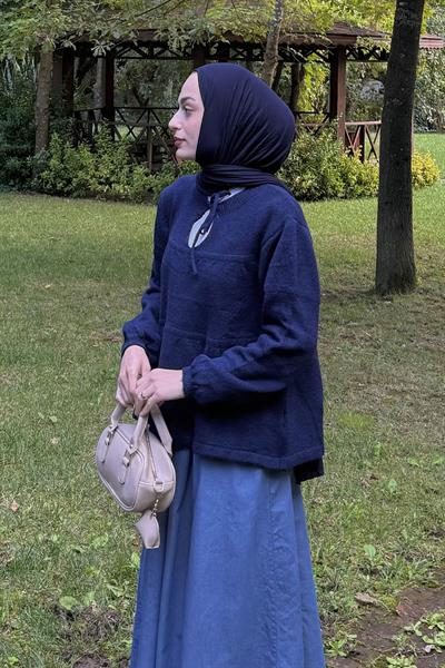 Yakası Bağcıklı Triko Kazak Lacivert