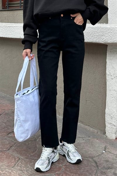 Kesik Paça Fit Jean Siyah