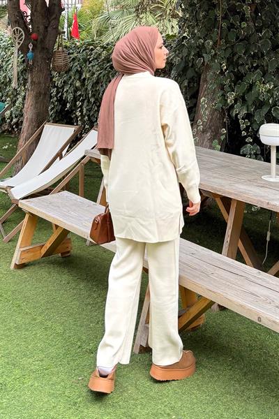 Aksesuarlı Triko Takım Bej