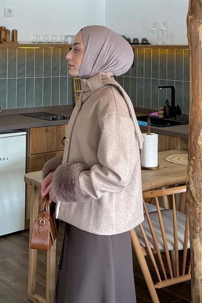 Kol Kürk Detaylı Kaban Sütlü Kahve