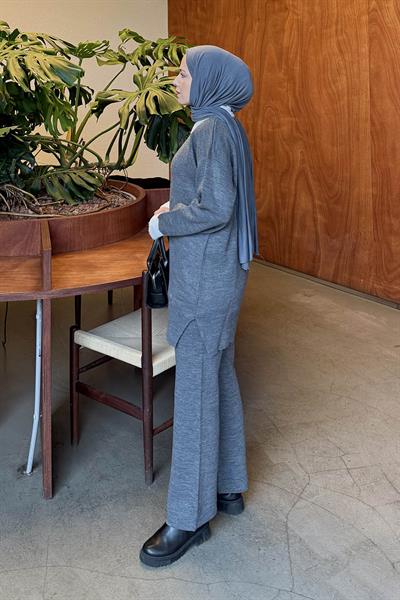 Yakası Taşlı Triko Takım Gri