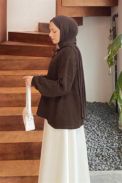 Yakası Bağcıklı Triko Kazak Acı Kahverengi