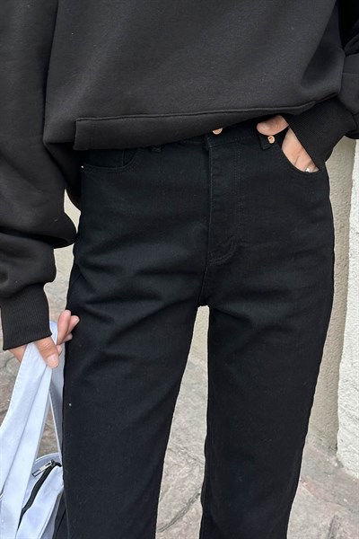 Kesik Paça Fit Jean Siyah