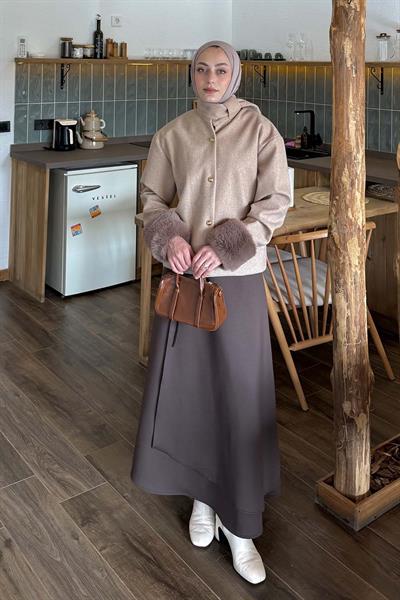 Kol Kürk Detaylı Kaban Sütlü Kahve