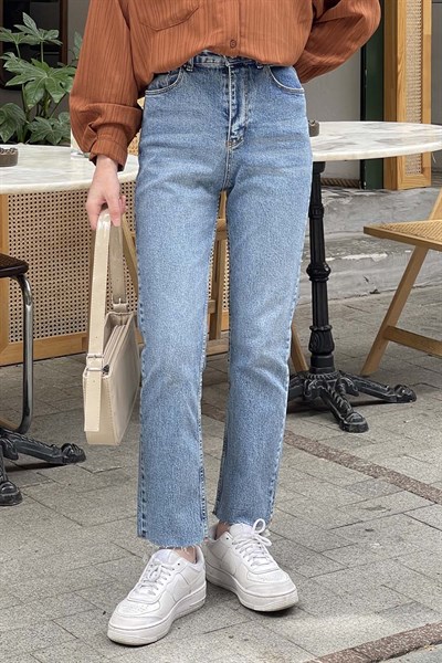 Kesik Paça Fit Jean Açık Mavi