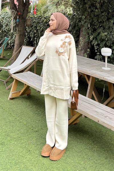 Aksesuarlı Triko Takım Bej