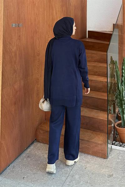 Çiçek Aksesuarlı Triko Takım Lacivert