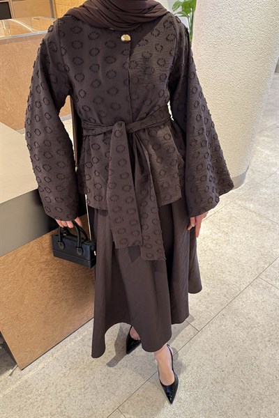 Kuşak Detaylı Bluz-Etek Takım Kahverengi