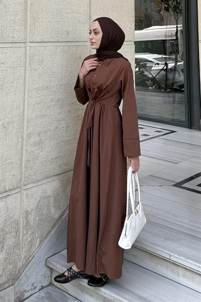 Ön Bağlama Detaylı Tesettür Elbise Acı Kahverengi