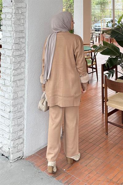 Kol Peluş Detaylı Triko Takım Camel