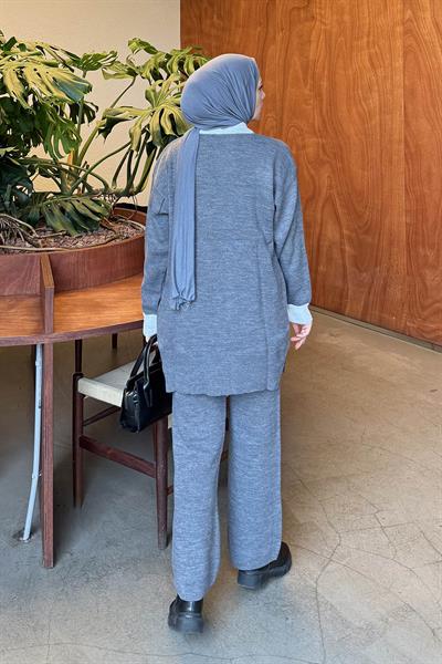 Yakası Taşlı Triko Takım Gri