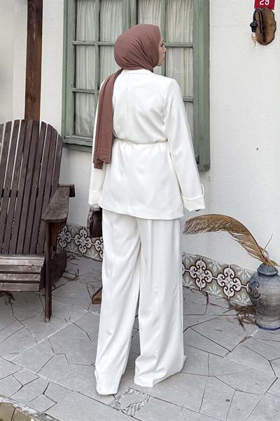 Derin Pens Detaylı Tesettür Takım Beyaz