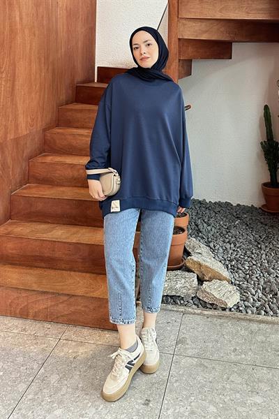 Etiket Detaylı Oversize Sweatshirt Lacivert