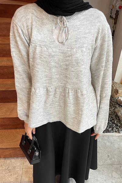 Yakası Bağcıklı Triko Kazak Gri