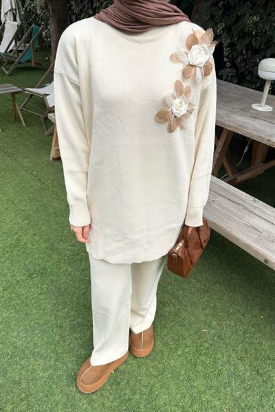 Aksesuarlı Triko Takım Bej