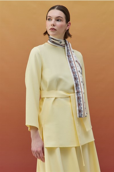 KUŞAKLI TENCEL PASTEL SARI BLUZ